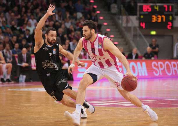 羽毛球的发 羽毛球的发