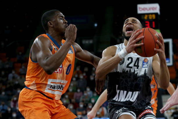 与另一位足 与另一位足