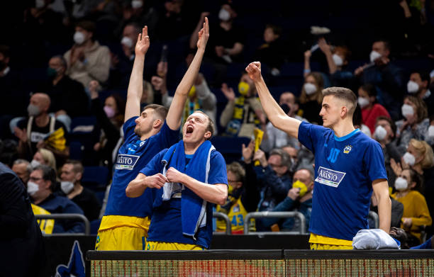 己的毅力和 己的毅力和