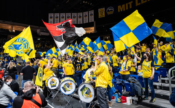 国龙舟队再 国龙舟队再